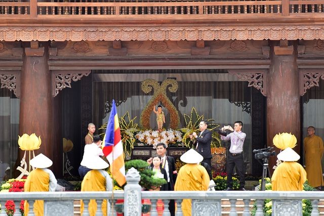 Hang ngan nguoi ve du Dai le Phat dan Lien Hop Quoc - Vesak 2019-Hinh-7