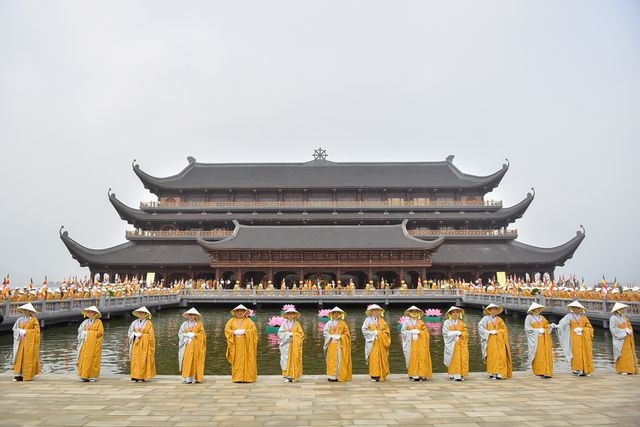 Hang ngan nguoi ve du Dai le Phat dan Lien Hop Quoc - Vesak 2019