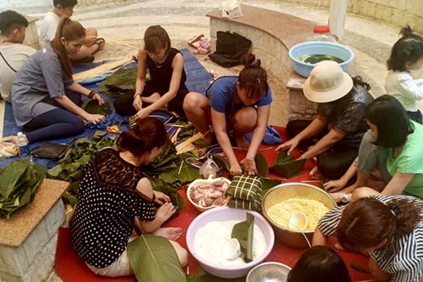 Hao huc lan dau tien an Tet o chung cu