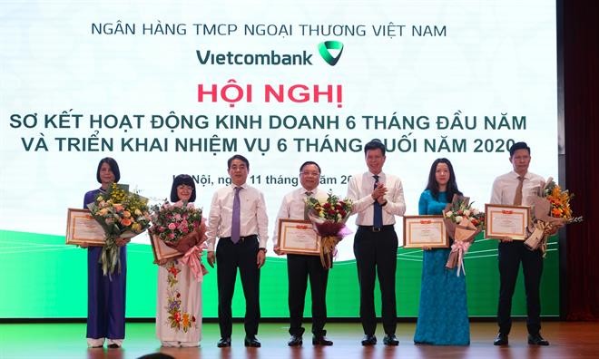 Vietcombank uoc du no tin dung trong 6 thang tang 5%