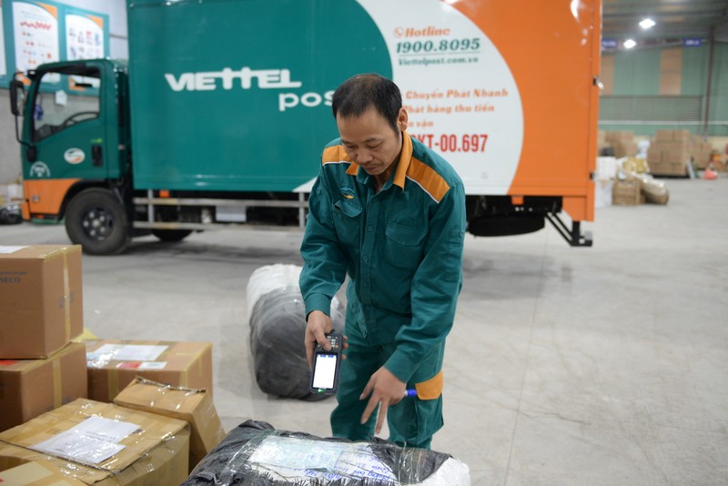 Co 13 nha dau tu muon mua 6% von Viettel Post tu Viettel