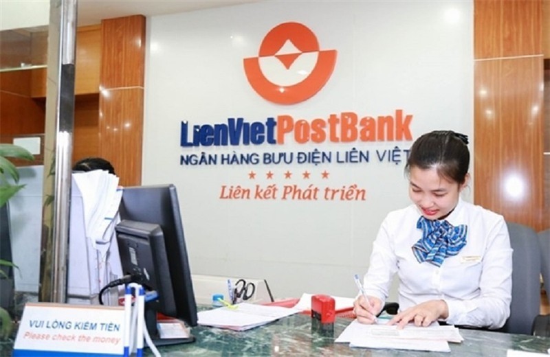 Nguoi than lanh dao LienVietPostBank ban het co phieu khi thi gia LPB dat dinh