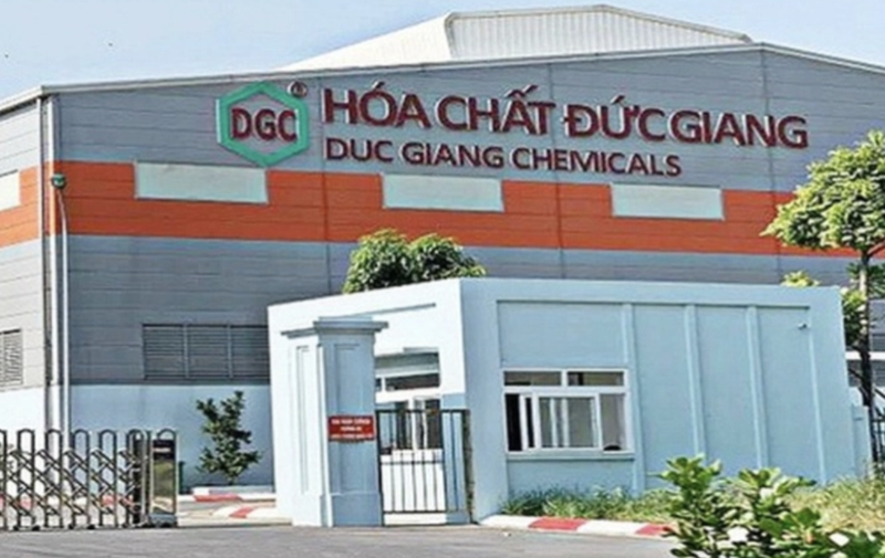 Vinachem thoai von Hoa chat Duc Giang voi gia khoi diem 152.100 dong/cp