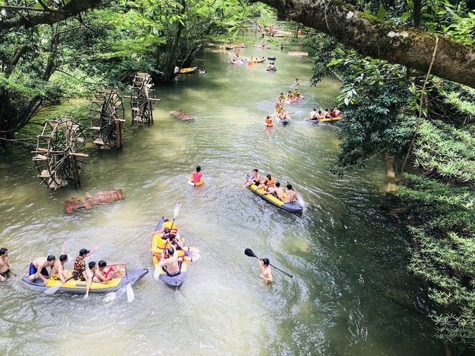 Chiem dat, xay khu du lich 'lau' giua long di san Phong Nha - Ke Bang