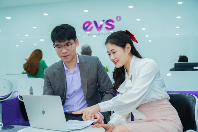 EVS: Thi gia giam sau 70%, Chu tich ra tay gom 1,2 trieu co phieu