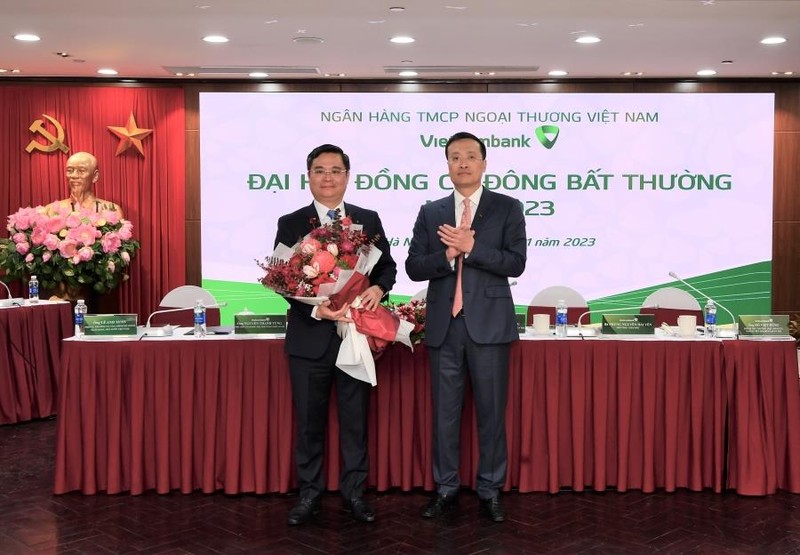 Vietcombank bo nhiem them thanh vien HDQT, no xau van tang