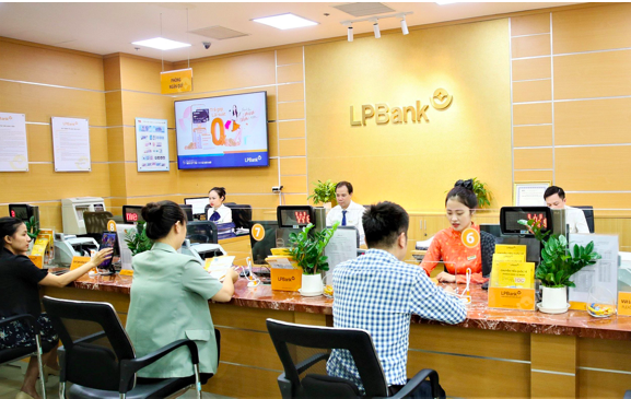 LPBank sap chi 1.400 ty mua lai trai phieu truoc han