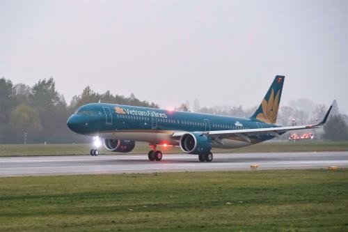 Can canh doi tau bay sang chanh Vietnam Airlines bay thang den My