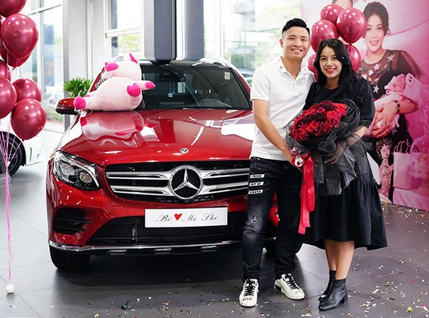 Cuoc song giau sang cac nang WAGs cua cau thu Viet-Hinh-10