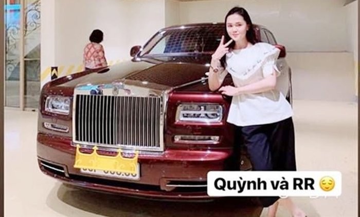 Cuoc song giau sang cac nang WAGs cua cau thu Viet-Hinh-4