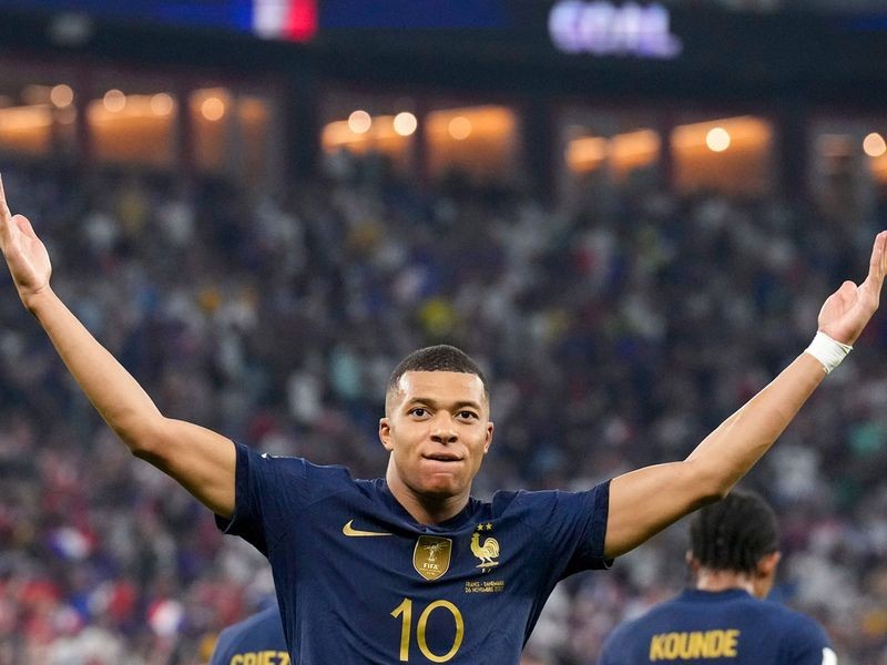 Sieu sao Lionel Messi va Kylian Mbappe ai co nhieu tien hon?-Hinh-4