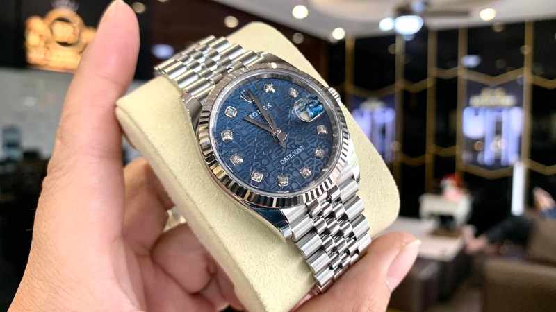 Vi sao dong ho Rolex cu dat hon hang moi?