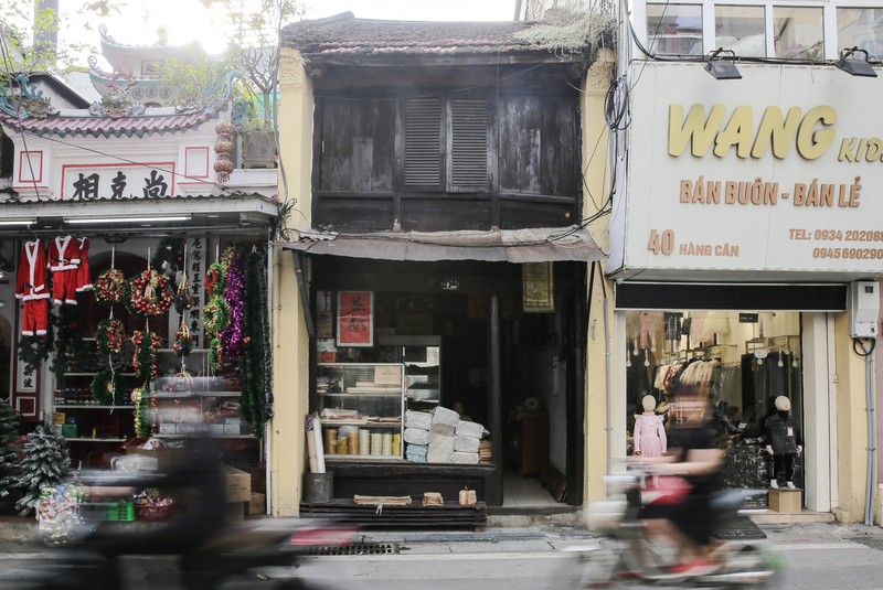 Can canh nha go lim tram tuoi “doc nhat” pho co Ha Noi