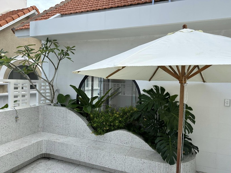 Cận cảnh biệt thự ngập hoa tươi của diễn viên Vân Trang - Hình 15 Can canh biet thu ngap hoa tuoi cua dien vien Van Trang-Hinh-15