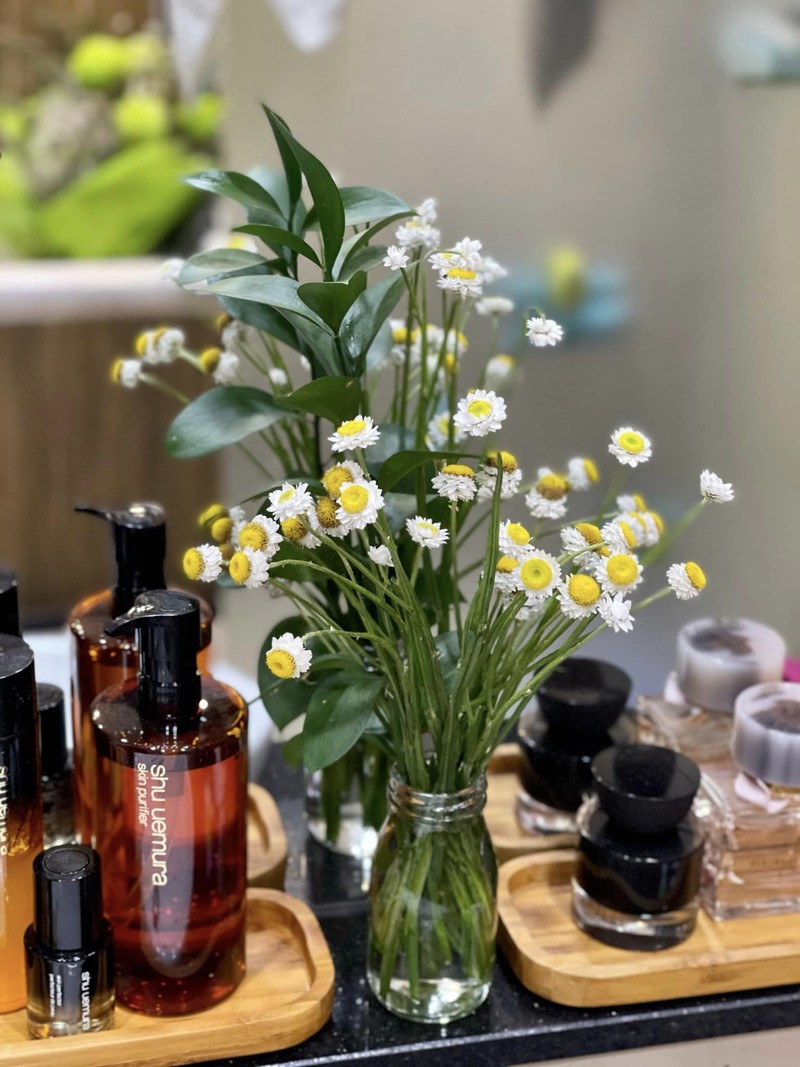 Cận cảnh biệt thự ngập hoa tươi của diễn viên Vân Trang - Hình 9 Can canh biet thu ngap hoa tuoi cua dien vien Van Trang-Hinh-9