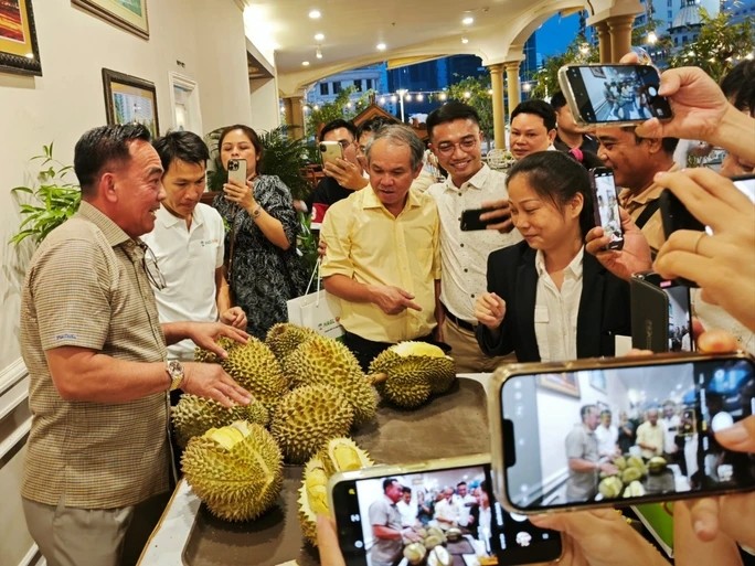 Những phát ngôn ấn tượng về sầu riêng của Bầu Đức Nhung phat ngon an tuong ve sau rieng cua Bau Duc