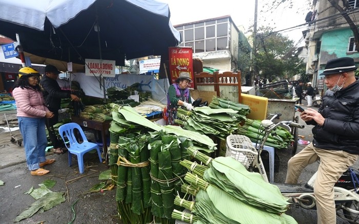 Soi dong cho la dong lau doi nhat Ha Noi ngay can Tet-Hinh-2