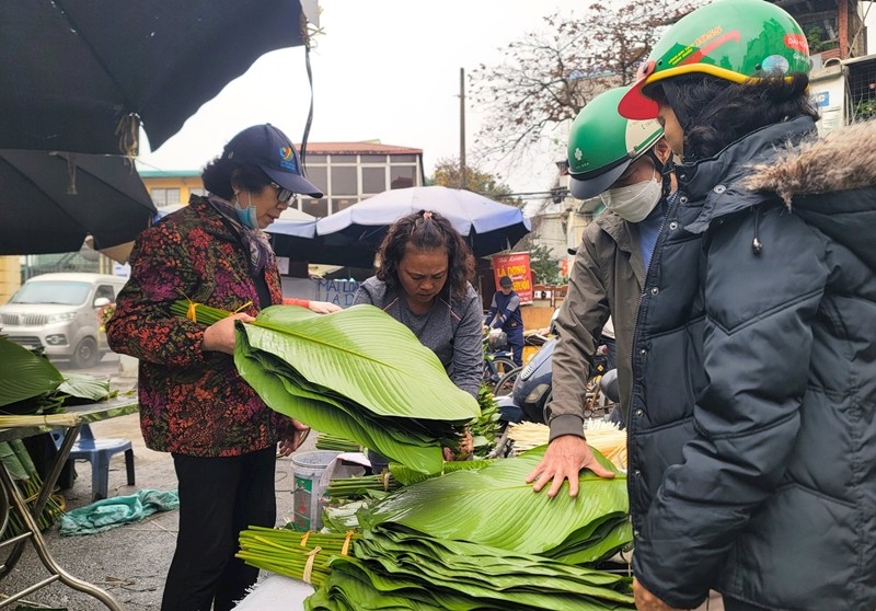 Soi dong cho la dong lau doi nhat Ha Noi ngay can Tet-Hinh-4