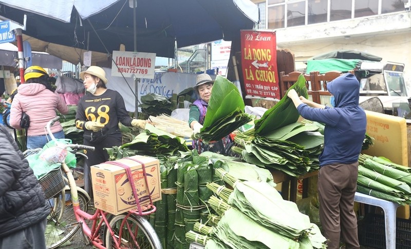 Soi dong cho la dong lau doi nhat Ha Noi ngay can Tet-Hinh-5