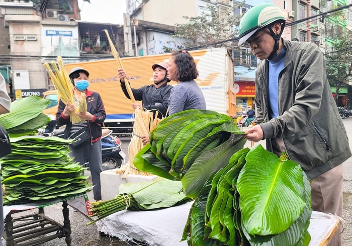 Soi dong cho la dong lau doi nhat Ha Noi ngay can Tet-Hinh-6