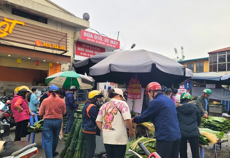 Soi dong cho la dong lau doi nhat Ha Noi ngay can Tet