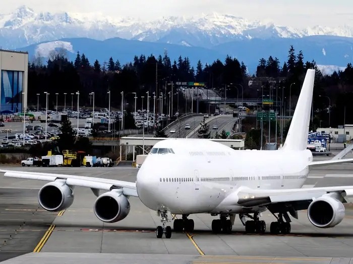 May bay tu nhan lon nhat the gioi Boeing 747-8i tri gia 400 trieu USD