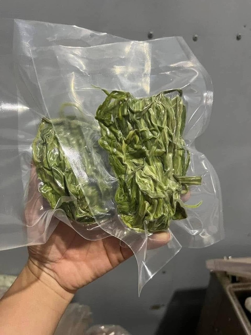 Gia gan 500.000 dong/kg nhung rau tien van dat hang-Hinh-11