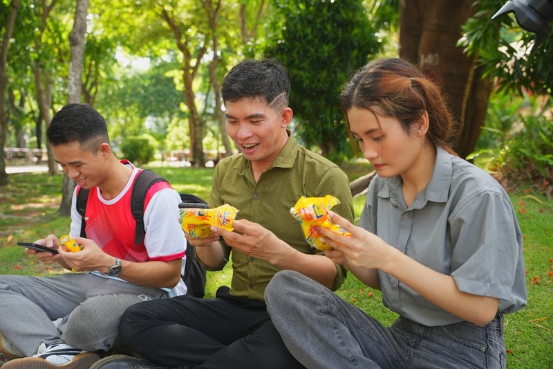 Hon 4.000 khach hang trung thuong moi ngay chuong trinh xe nhan nuoc tang luc Number 1-Hinh-3