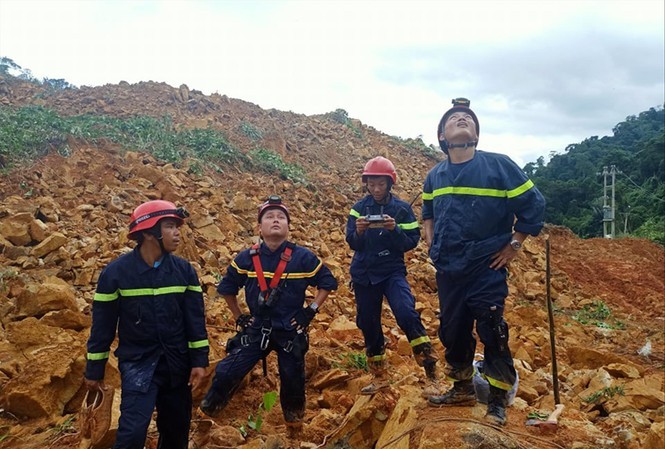 Vu sat lo o thuy dien Rao Trang 3: Quan long dao boi dat da tim dong doi