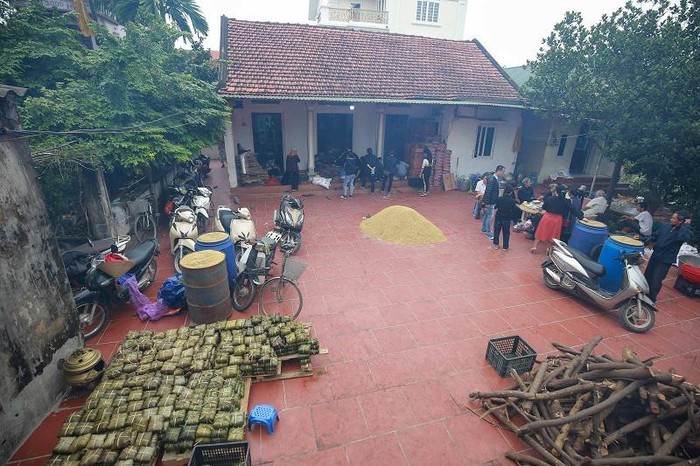 Nguoi dan ca nuoc hoi ha goi hang nghin chiec banh Tet gui ba con vung lu-Hinh-7