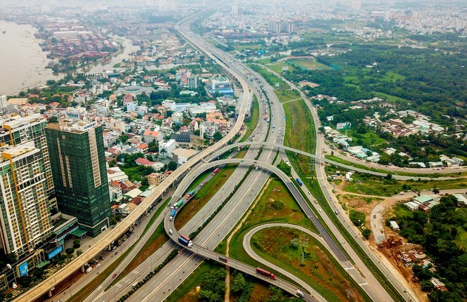 Chinh quyen do thi TP. HCM khac Ha Noi, Da Nang the nao?