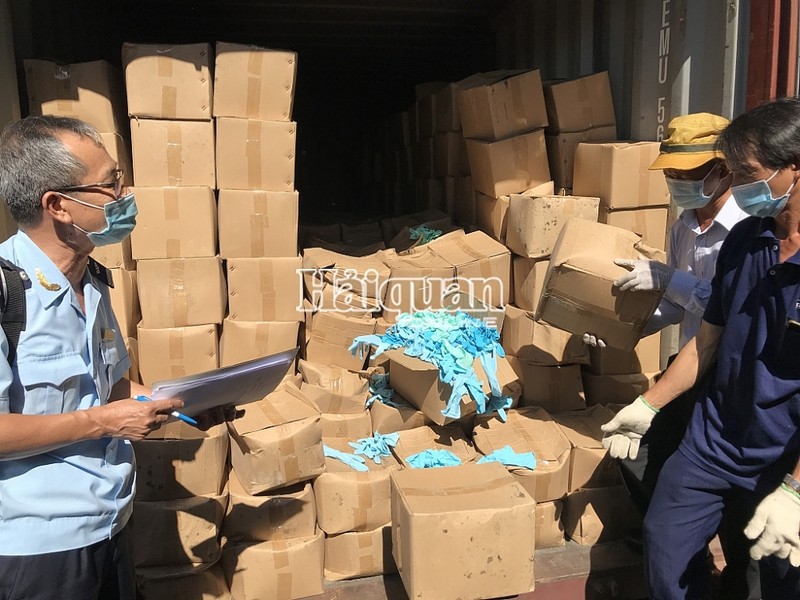 Bat 2 container gang tay nhap lau tu Trung Quoc