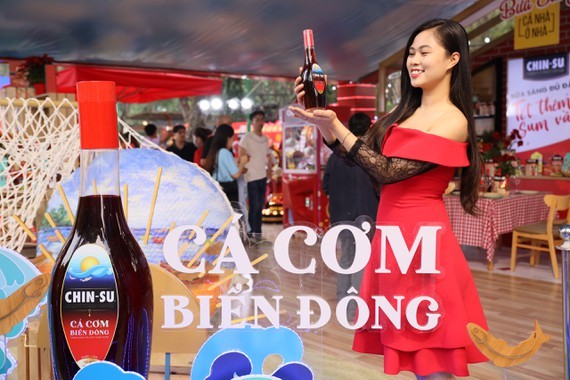 CHIN-SU Ca Com Bien Dong hoi cung Tet Viet sum vay