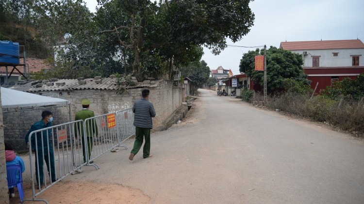 Hai Duong thuc hien gian cach xa hoi, Quang Ninh dung moi hoat dong van tai hanh khach tu 6h ngay 28/1