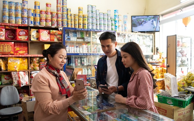 Tap hoa cong nghe: Ga de trung vang cua ban le Viet