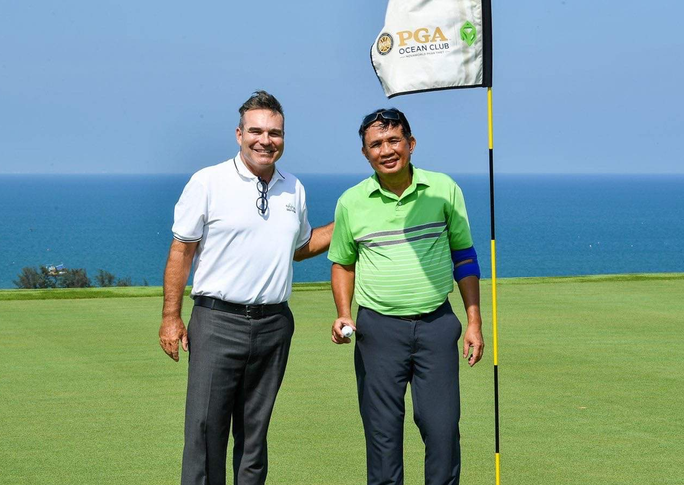 Hole-in-one 11 ti dong co chu ngay ngay khai mac NovaWorld Friendship 2021 Tournament