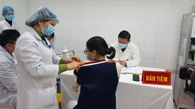 Vi sao nu nhan vien y te An Giang tu vong sau tiem vaccine COVID?