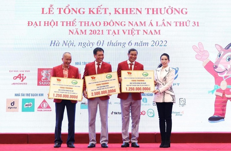 Golf Long Thanh trao thuong 5 ty dong cho cac VDV thanh tich xuat sac