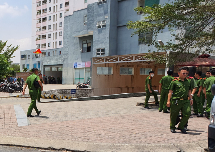 Can canh hang tram canh sat phong toa, kiem tra cong ty Home Credit-Hinh-7