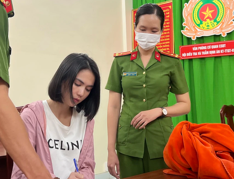 Can canh nhan nhac nguoi mau Ngoc Trinh luc bi cong an doc lenh bat-Hinh-7