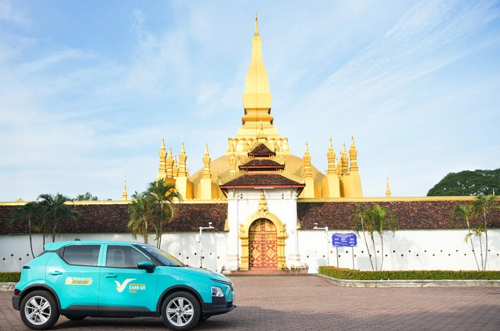 Ngam dan taxi dien Xanh SM sap lan banh tai Lao-Hinh-8