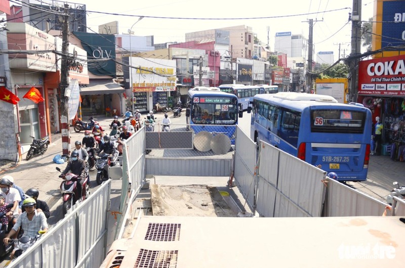 Don vi nao dang thi cong duong Vo Van Ngan gay bui mu mit?