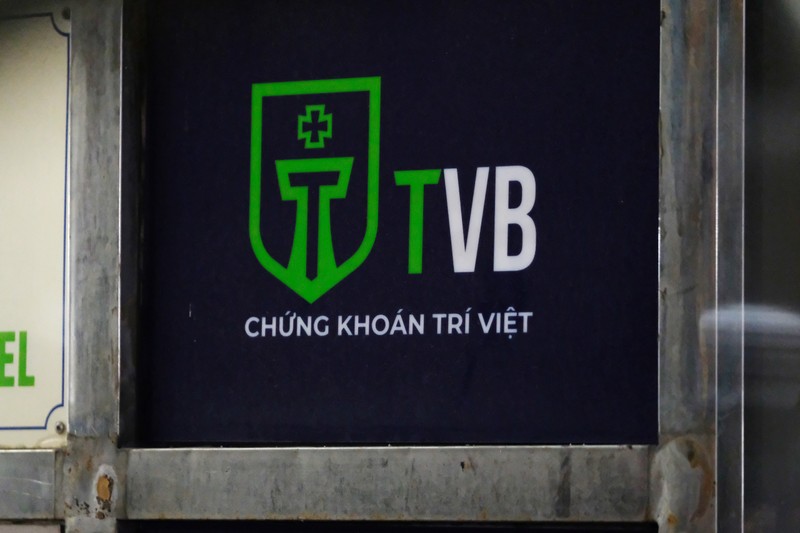 Xu phat Chung khoan Tri Viet vi cong bo thong tin khong dung han