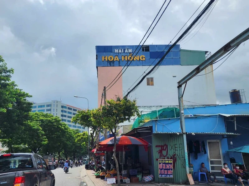 Bao mau bao hanh tre o mai am Hoa Hong, cong an vao cuoc-Hinh-2