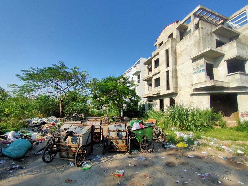 Khu do thi Van Canh: Hang tram nha lien ke bi bo hoang, xuong cap-Hinh-19