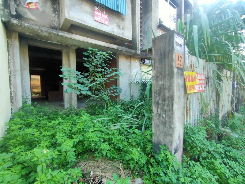 Khu do thi Van Canh: Hang tram nha lien ke bi bo hoang, xuong cap-Hinh-9