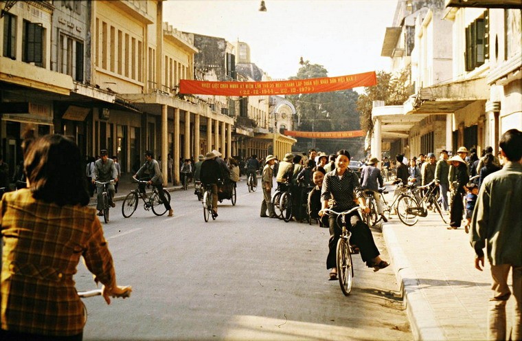 Cuoc song o Ha Noi nam 1979 cuc dac sac qua loat anh hiem-Hinh-2