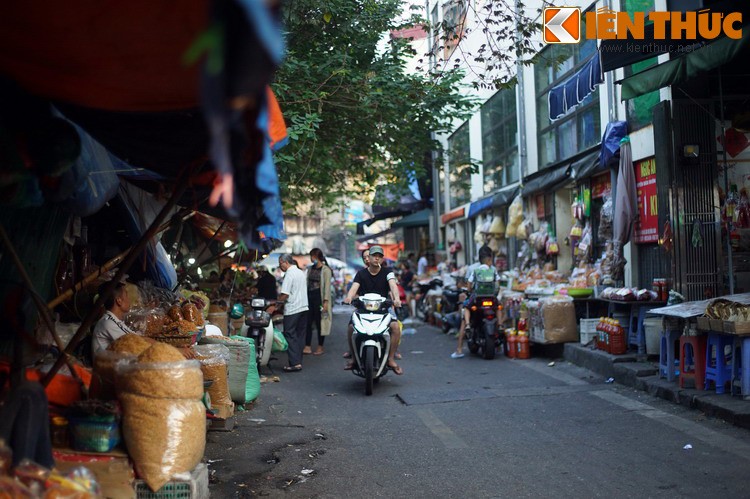 Nhung hinh anh dan da hiem co o cho Bac Qua Ha Noi-Hinh-7