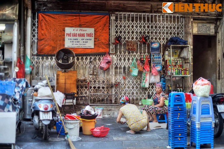 Dao quanh khu pho nghe quy mo nhat Ha Noi-Hinh-17