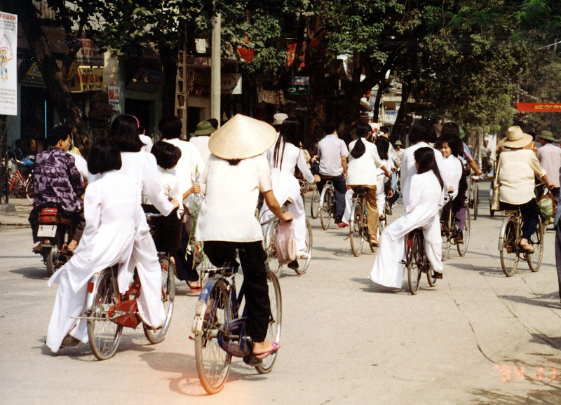 Ha Noi nam 1994 cuc chat qua ong kinh nguoi Nhat-Hinh-2